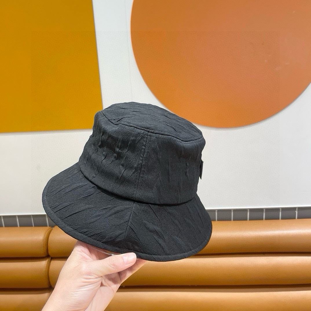 Loewe Caps